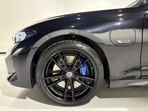 BMW 3 Serie Touring 330e |Facelift |M stoelen|Panoramadak|M sport|Shadowline|Head-up|High Executive|LED|Camera| ActivLease financial lease