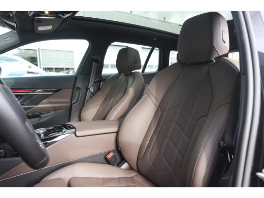 BMW 5 Serie Touring 550e xDrive M Sport Automaat / Panoramadak / Trekhaak / Adaptief onderstel professional /... ActivLease financial lease