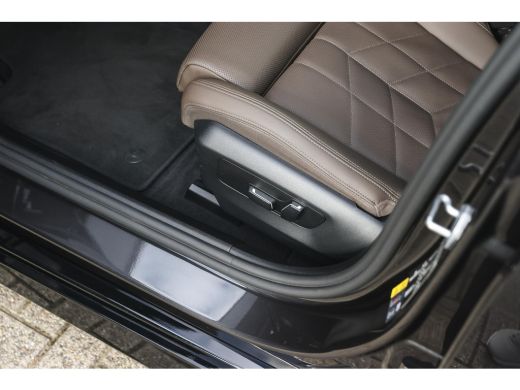 BMW 5 Serie Touring 550e xDrive M Sport Automaat / Panoramadak / Trekhaak / Adaptief onderstel professional /... ActivLease financial lease