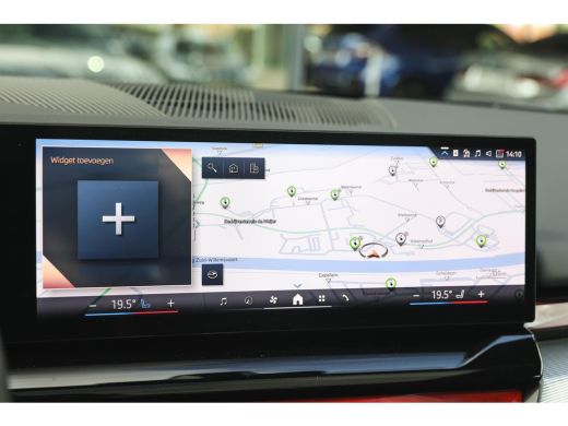 BMW 5 Serie Touring 550e xDrive M Sport Automaat / Panoramadak / Trekhaak / Adaptief onderstel professional /... ActivLease financial lease