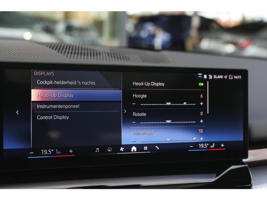 BMW 5 Serie Touring 550e xDrive M Sport Automaat / Panoramadak / Trekhaak / Adaptief onderstel professional /... ActivLease financial lease