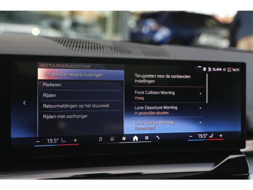 BMW 5 Serie Touring 550e xDrive M Sport Automaat / Panoramadak / Trekhaak / Adaptief onderstel professional /... ActivLease financial lease