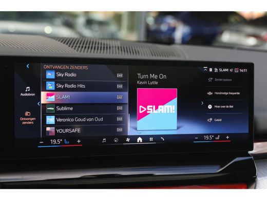 BMW 5 Serie Touring 550e xDrive M Sport Automaat / Panoramadak / Trekhaak / Adaptief onderstel professional /... ActivLease financial lease