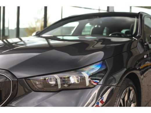 BMW 5 Serie Touring 550e xDrive M Sport Automaat / Panoramadak / Trekhaak / Adaptief onderstel professional /... ActivLease financial lease