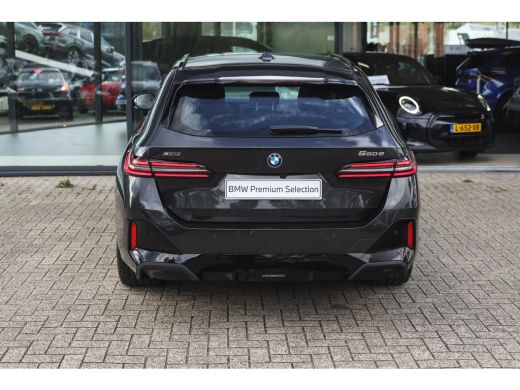 BMW 5 Serie Touring 550e xDrive M Sport Automaat / Panoramadak / Trekhaak / Adaptief onderstel professional /... ActivLease financial lease