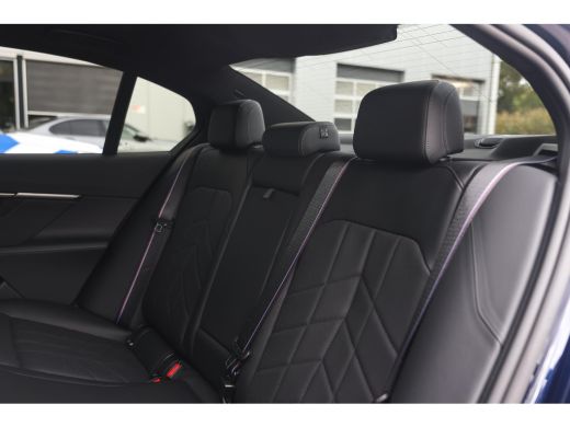 BMW i5 eDrive40 M Sport / Panoramadak / Trekhaak / Stoelventilatie / Comfort Access / Parking Assistant ... ActivLease financial lease