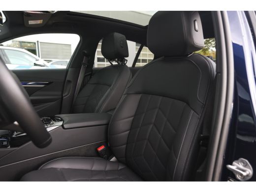 BMW i5 eDrive40 M Sport / Panoramadak / Trekhaak / Stoelventilatie / Comfort Access / Parking Assistant ... ActivLease financial lease