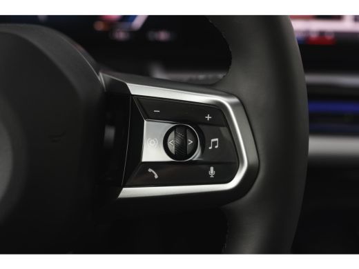 BMW i5 eDrive40 M Sport / Panoramadak / Trekhaak / Stoelventilatie / Comfort Access / Parking Assistant ... ActivLease financial lease