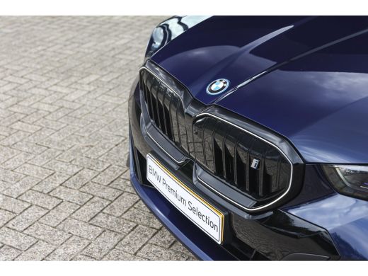 BMW i5 eDrive40 M Sport / Panoramadak / Trekhaak / Stoelventilatie / Comfort Access / Parking Assistant ... ActivLease financial lease