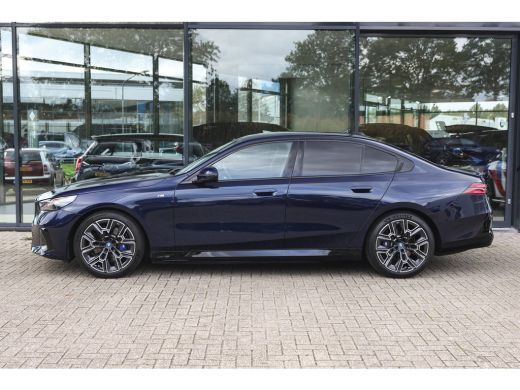 BMW i5 eDrive40 M Sport / Panoramadak / Trekhaak / Stoelventilatie / Comfort Access / Parking Assistant ... ActivLease financial lease