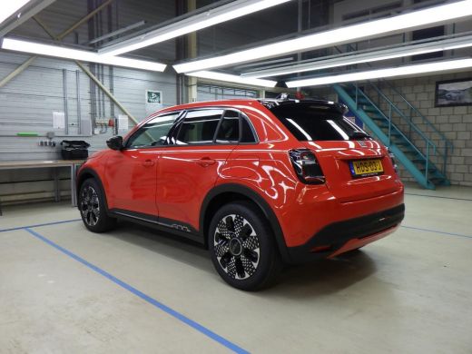 Fiat 600 La Prima 54 kWh 156pk | Vol-Leder | Adaptive Cruise | Elektr. Achterklep | Massage | Full-LED | !! ActivLease financial lease