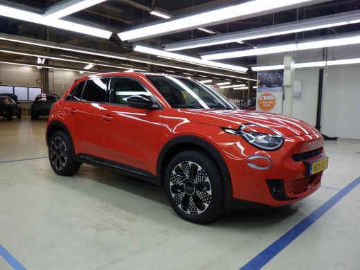 Fiat 600 La Prima 54 kWh 156pk | Vol-Leder | Adaptive Cruise | Elektr. Achterklep | Massage | Full-LED | !! ActivLease financial lease