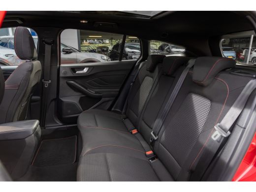 Ford Focus 1.0 EcoBoost Hybrid ST Line X | Pano-dak | Cruise adaptief | Apple Carplay/Android Auto | Camera ... ActivLease financial lease