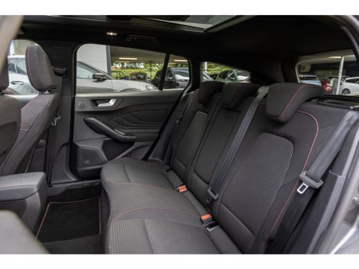 Ford Focus 1.0 EcoBoost Hybrid ST Line X | Pano-dak | Cruise adaptief | Apple Carplay/Android Auto | Camera ... ActivLease financial lease