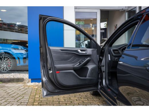 Ford Focus 1.0 EcoBoost Hybrid ST Line X | Pano-dak | Cruise adaptief | Apple Carplay/Android Auto | Camera ... ActivLease financial lease