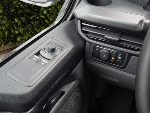 Ford Transit Custom 320 L2 Sport FWD Plug-in Hybrid 0,99% Rente | Trekhaak | Camera | Adaptive Cruise | BLIS | Stuur/... ActivLease financial lease