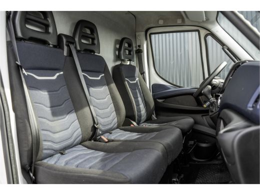 Iveco Daily **35S14V 2.3 L2H2 | Automaat | Euro 6 | Cruise | Climate | 3500 KG Trekgewicht | Trekhaak** ActivLease financial lease