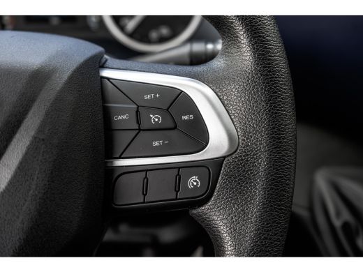 Iveco Daily **35S14V 2.3 L2H2 | Automaat | Euro 6 | Cruise | Climate | 3500 KG Trekgewicht | Trekhaak** ActivLease financial lease