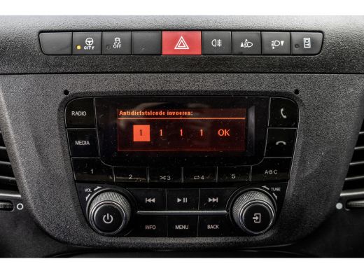 Iveco Daily **35S14V 2.3 L2H2 | Automaat | Euro 6 | Cruise | Climate | 3500 KG Trekgewicht | Trekhaak** ActivLease financial lease