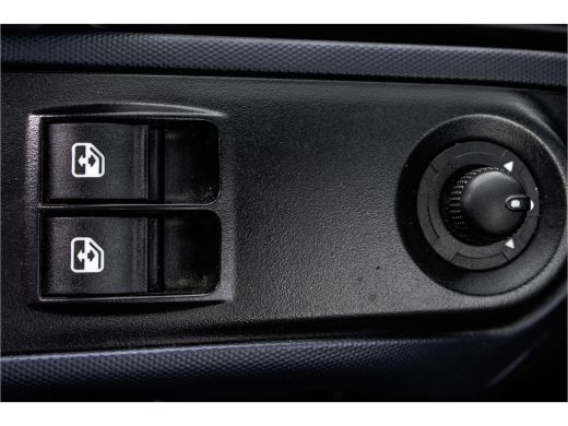 Iveco Daily **35S14V 2.3 L2H2 | Automaat | Euro 6 | Cruise | Climate | 3500 KG Trekgewicht | Trekhaak** ActivLease financial lease