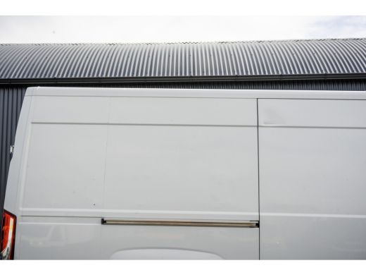 Iveco Daily **35S14V 2.3 L2H2 | Automaat | Euro 6 | Cruise | Climate | 3500 KG Trekgewicht | Trekhaak** ActivLease financial lease