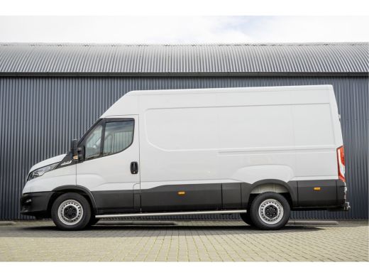 Iveco Daily **35S14V 2.3 L2H2 | Automaat | Euro 6 | Cruise | Climate | 3500 KG Trekgewicht | Trekhaak** ActivLease financial lease