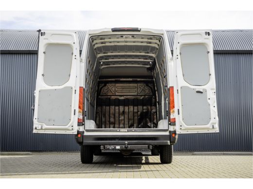 Iveco Daily **35S14V 2.3 L2H2 | Automaat | Euro 6 | Cruise | Climate | 3500 KG Trekgewicht | Trekhaak** ActivLease financial lease
