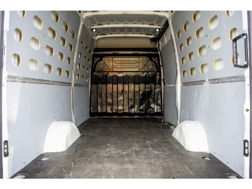 Iveco Daily **35S14V 2.3 L2H2 | Automaat | Euro 6 | Cruise | Climate | 3500 KG Trekgewicht | Trekhaak** ActivLease financial lease