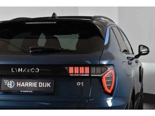 Lynk & Co 01 1.5 PHEV 261PK MY23 | Donkere hemel | 360 Camera | 7.4 kWh boordlader | S/K-panodak | Adapt. Crui... ActivLease financial lease