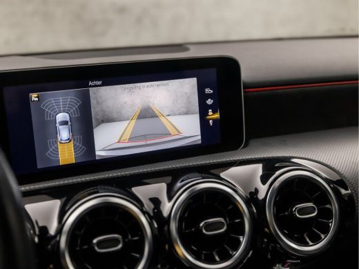 Mercedes-Benz A-Klasse 200 AMG Sport 164Pk Automaat (APPLE CARPLAY, GROOT NAVI, LEDER/ALCANTARA, STOELVERWARMING, SPORTS... ActivLease financial lease