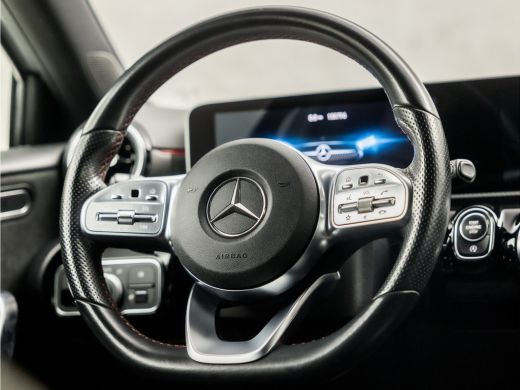 Mercedes-Benz A-Klasse 200 AMG Sport 164Pk Automaat (APPLE CARPLAY, GROOT NAVI, LEDER/ALCANTARA, STOELVERWARMING, SPORTS... ActivLease financial lease