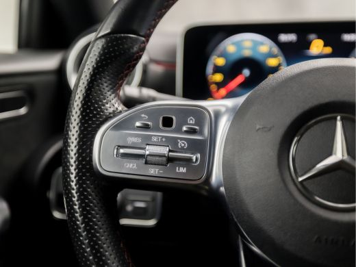Mercedes-Benz A-Klasse 200 AMG Sport 164Pk Automaat (APPLE CARPLAY, GROOT NAVI, LEDER/ALCANTARA, STOELVERWARMING, SPORTS... ActivLease financial lease