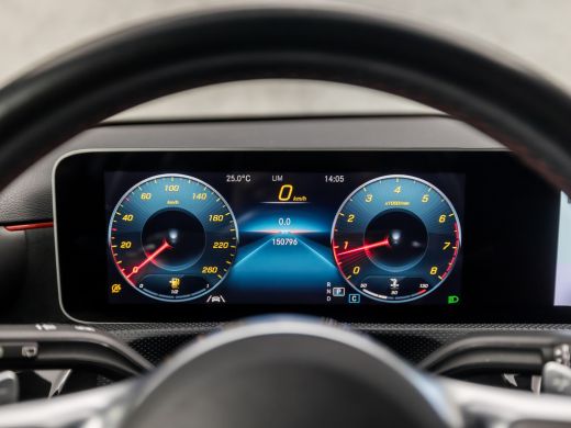 Mercedes-Benz A-Klasse 200 AMG Sport 164Pk Automaat (APPLE CARPLAY, GROOT NAVI, LEDER/ALCANTARA, STOELVERWARMING, SPORTS... ActivLease financial lease