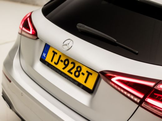 Mercedes-Benz A-Klasse 200 AMG Sport 164Pk Automaat (APPLE CARPLAY, GROOT NAVI, LEDER/ALCANTARA, STOELVERWARMING, SPORTS... ActivLease financial lease