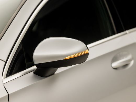 Mercedes-Benz A-Klasse 200 AMG Sport 164Pk Automaat (APPLE CARPLAY, GROOT NAVI, LEDER/ALCANTARA, STOELVERWARMING, SPORTS... ActivLease financial lease