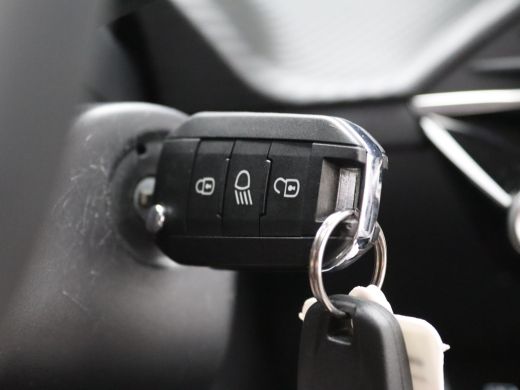 Peugeot 2008 1.2 Hybrid 136 Allure | Airco (automatisch) | Apple Carplay/Android Auto|telefoonintegratie premi... ActivLease financial lease