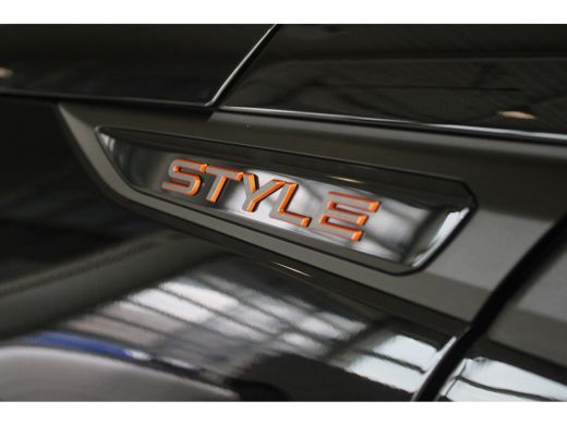 Peugeot 2008 1.2 Hybrid 136-PK Style | CLIMATE CONTROL | DRAADLOZE CARPLAY | CLIMATE CONTROL | LED | PDC | ActivLease financial lease