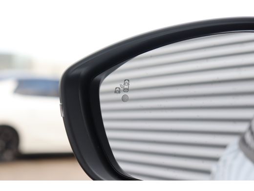 Peugeot 2008 1.2 PURETECH 130PK ALLURE PACK AUTOMAAT / NAVI / LEDER / CLIMA / LED / PDC / 17" LMV / CAMERA / K... ActivLease financial lease