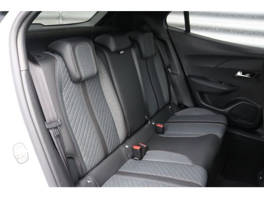 Peugeot 2008 1.2 PURETECH 130PK ALLURE PACK AUTOMAAT / NAVI / LEDER / CLIMA / LED / PDC / 17" LMV / CAMERA / K... ActivLease financial lease