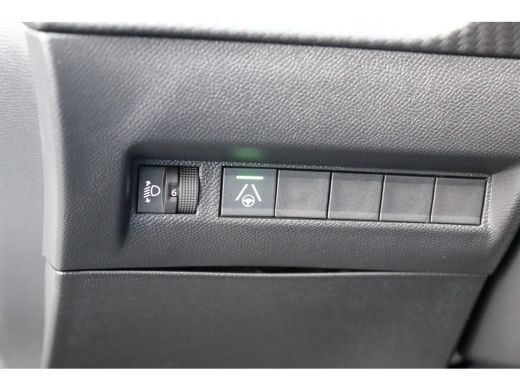 Peugeot 2008 1.2 PURETECH 130PK ALLURE PACK AUTOMAAT / NAVI / LEDER / CLIMA / LED / PDC / 17" LMV / CAMERA / K... ActivLease financial lease