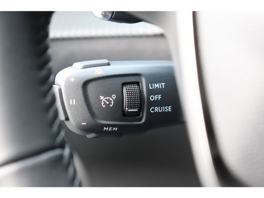 Peugeot 2008 1.2 PURETECH 130PK ALLURE PACK AUTOMAAT / NAVI / LEDER / CLIMA / LED / PDC / 17" LMV / CAMERA / K... ActivLease financial lease