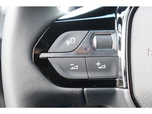 Peugeot 2008 1.2 PURETECH 130PK ALLURE PACK AUTOMAAT / NAVI / LEDER / CLIMA / LED / PDC / 17" LMV / CAMERA / K... ActivLease financial lease