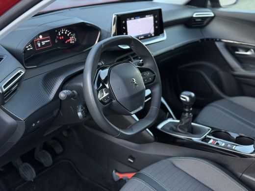 Peugeot 2008 1.2 Allure Pack Verwarmde voorruit | Achteruitrijcamera | Keyless start | Apple Carplay/Android A... ActivLease financial lease