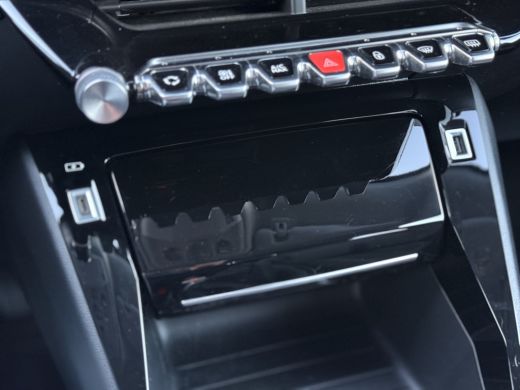 Peugeot 2008 1.2 Allure Pack Verwarmde voorruit | Achteruitrijcamera | Keyless start | Apple Carplay/Android A... ActivLease financial lease