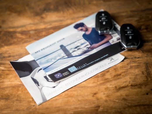 Peugeot 2008 1.2 PureTech Allure Sport (VIRTUAL COCKPIT, APPLE CARPLAY, GROOT NAVI, LEDER, STOELVERWARMING, 36... ActivLease financial lease