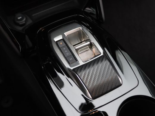 Peugeot 208 1.2 Hybrid 110 e-DCS6 Allure | Achterruitverwarming | Achterspoiler | Apple Carplay/Android Auto|... ActivLease financial lease