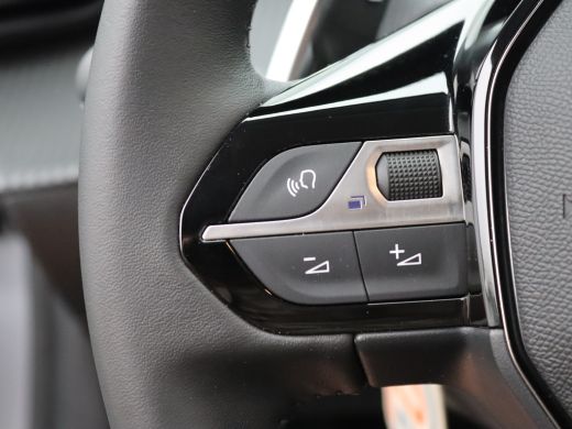 Peugeot 208 1.2 Hybrid 110 e-DCS6 Allure | Achterruitverwarming | Achterspoiler | Apple Carplay/Android Auto|... ActivLease financial lease