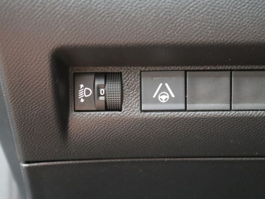 Peugeot 208 1.2 Hybrid 110 e-DCS6 Allure | Achterruitverwarming | Achterspoiler | Apple Carplay/Android Auto|... ActivLease financial lease