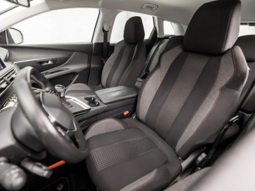 Peugeot 3008 1.2 PureTech Sport (APPLE CARPLAY, GROOT NAVI, LANE ASSIST, GETINT GLAS, SPORTSTOELEN, PARKEERSEN... ActivLease financial lease