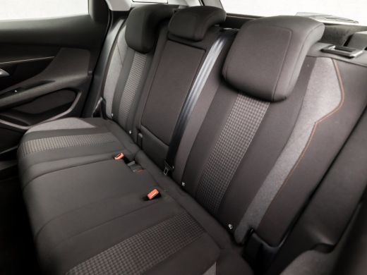 Peugeot 3008 1.2 PureTech Sport (APPLE CARPLAY, GROOT NAVI, LANE ASSIST, GETINT GLAS, SPORTSTOELEN, PARKEERSEN... ActivLease financial lease